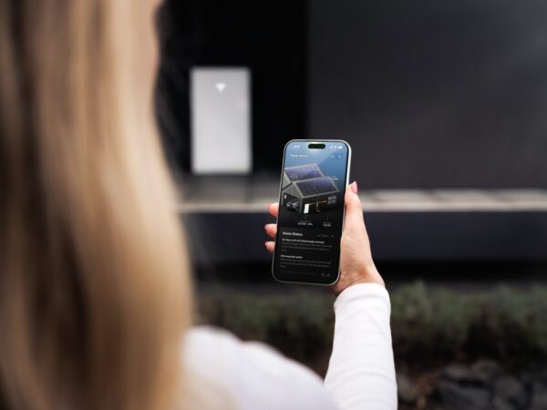 TESLA Powerwall Tesla Powerwall 3P Phone Tesla Home 600x450 - TESLA Powerwall